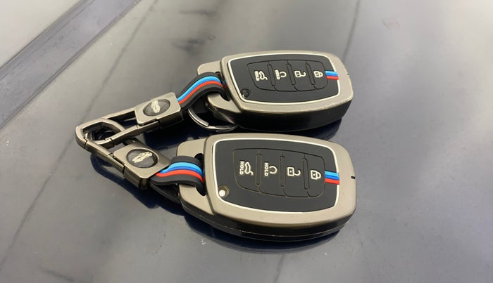 2021 Hyundai ALCAZAR PLATINUM (O) 6STR 2.0 AT, Petrol, Automatic, 79,345 km, Key Close Up