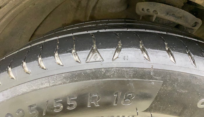 2021 Hyundai ALCAZAR PLATINUM (O) 6STR 2.0 AT, Petrol, Automatic, 79,345 km, Right Front Tyre Tread