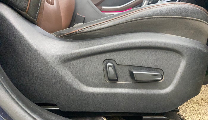 2021 Hyundai ALCAZAR PLATINUM (O) 6STR 2.0 AT, Petrol, Automatic, 79,345 km, Driver Side Adjustment Panel