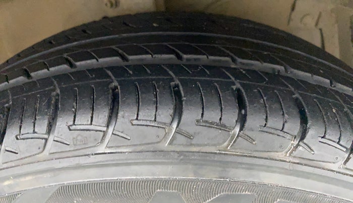 2014 Maruti Swift Dzire ZXI 1.2 BS IV, Petrol, Manual, 46,500 km, Right Front Tyre Tread