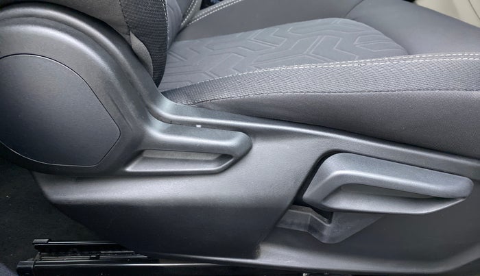 2020 Tata NEXON XZ+ 1.2, Petrol, Manual, 10,381 km, Driver Side Adjustment Panel