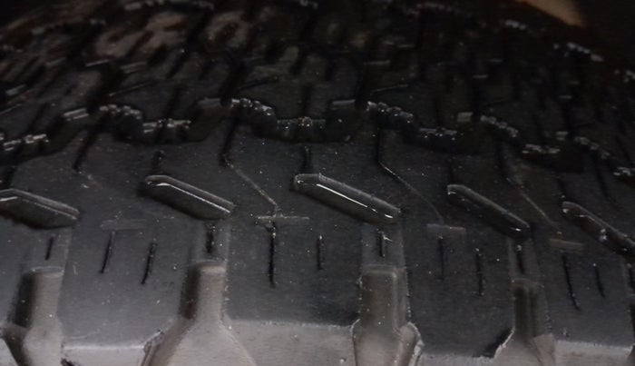 2015 Renault Duster 110 PS RXZ DIESEL, Diesel, Manual, 69,895 km, Right Front Tyre Tread