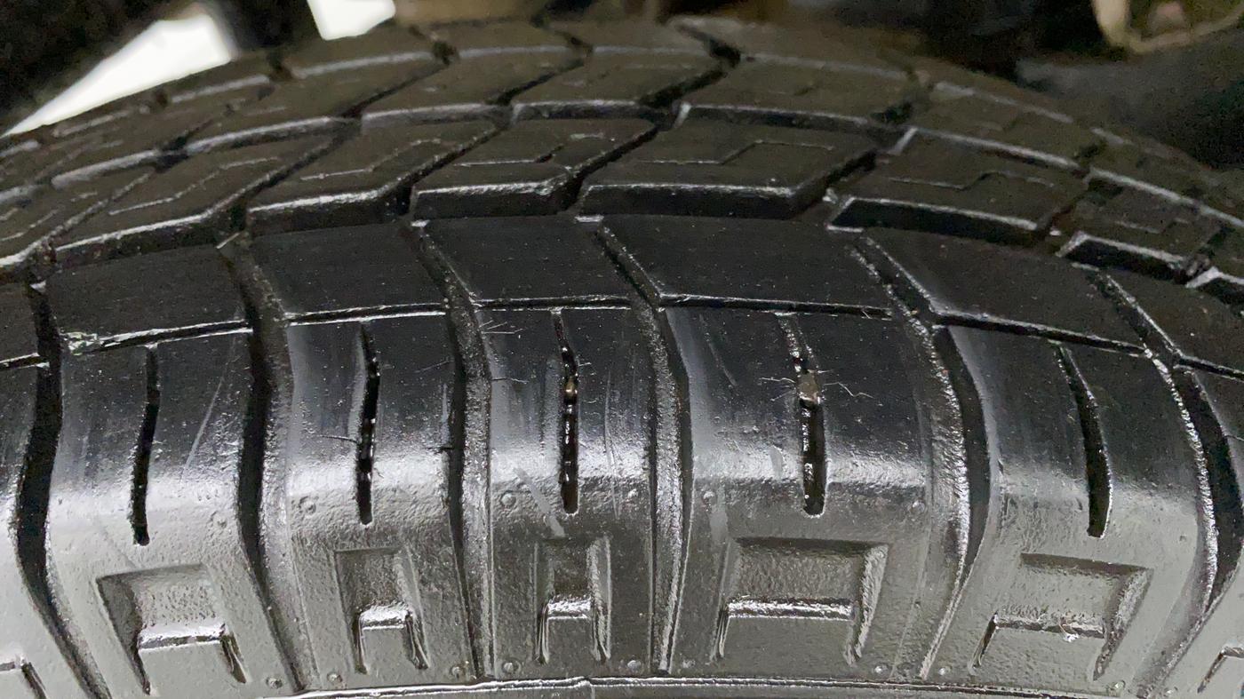 2015 Maruti Eeco 7 STR, Petrol, Manual, 10,344 km, Right Front Tyre Tread