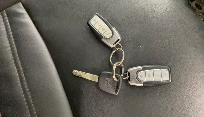 2013 Honda Brio S MT, Petrol, Manual, 1,11,190 km, Key Close Up