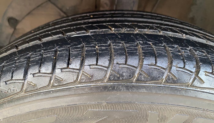 2018 Maruti Baleno DELTA PETROL 1.2, Petrol, Manual, 60,035 km, Left Front Tyre Tread