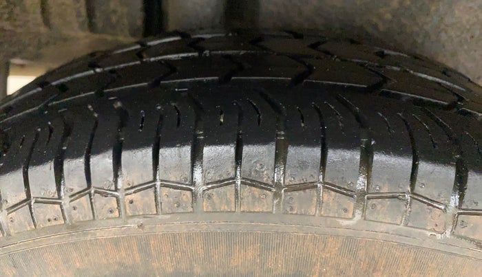 2016 Maruti Swift Dzire VXI (O), Petrol, Manual, 68,892 km, Right Rear Tyre Tread