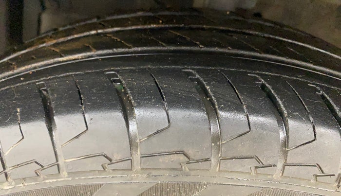2016 Maruti Swift Dzire VXI (O), Petrol, Manual, 68,892 km, Left Front Tyre Tread