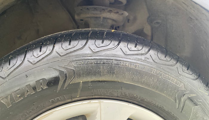 2016 Hyundai Elite i20 MAGNA 1.2, Petrol, Manual, 54,625 km, Right Front Tyre Tread