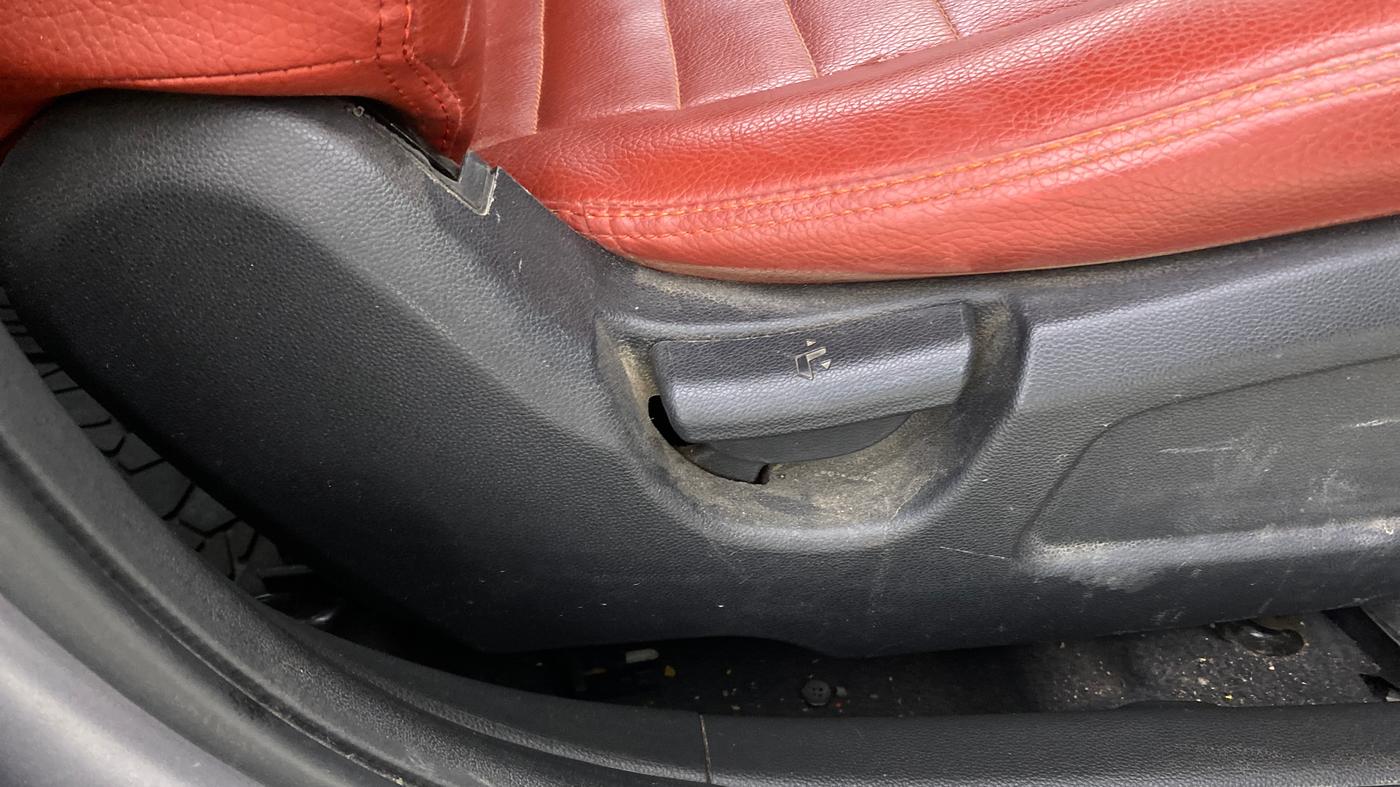 2016 Hyundai Elite i20 MAGNA 1.2, Petrol, Manual, 54,729 km, Driver Side Adjustment Panel