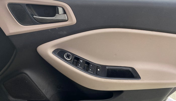 2016 Hyundai Elite i20 MAGNA 1.2, Petrol, Manual, 54,625 km, Driver Side Door Panels Control