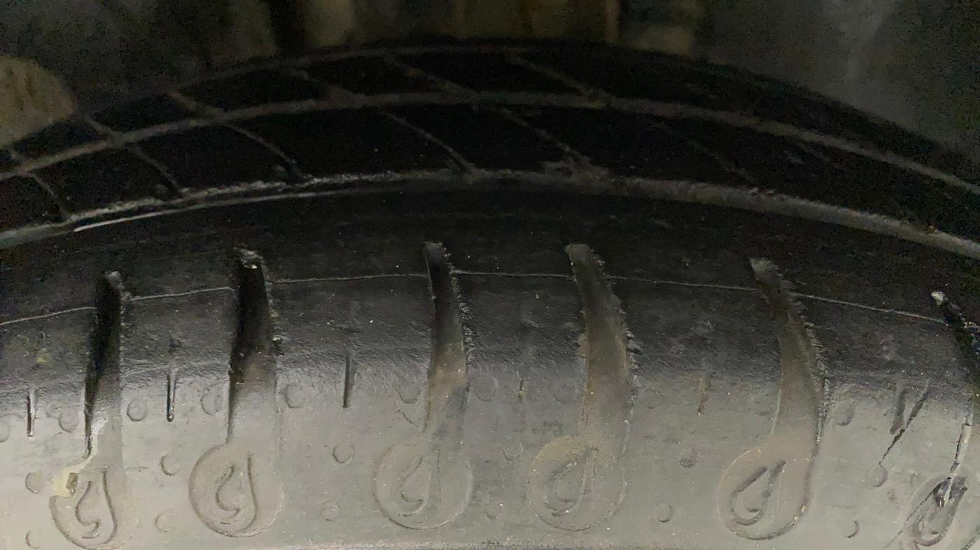 2021 Renault Kwid RXT 1.0 (O), CNG, Manual, 46,746 km, Right Front Tyre Tread