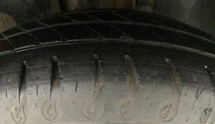 2021 Renault Kwid RXT 1.0 (O), CNG, Manual, 46,746 km, Right Front Tyre Tread