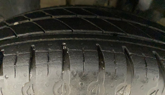 2021 Renault Kwid RXT 1.0 (O), CNG, Manual, 46,746 km, Left Front Tyre Tread