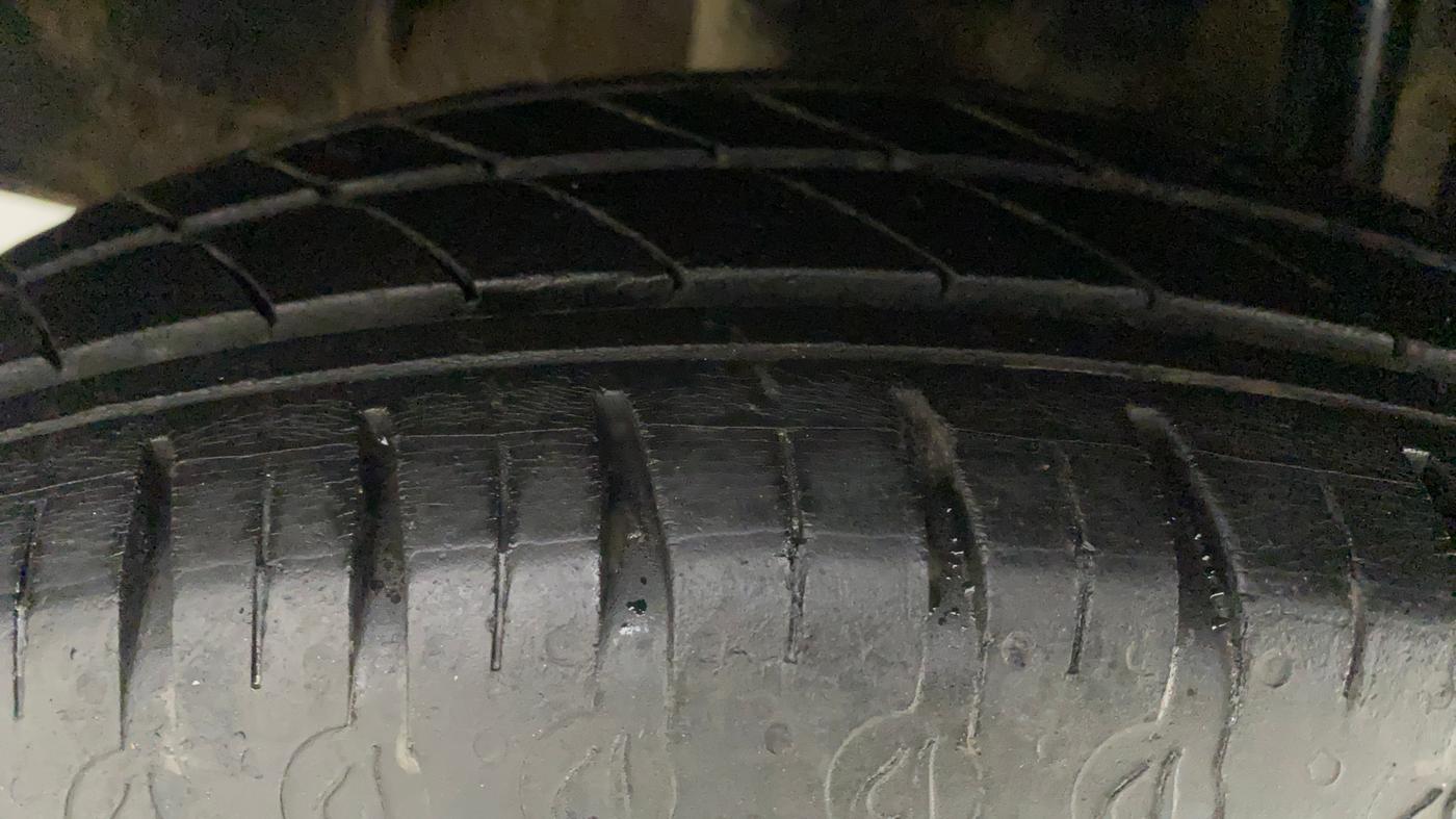 2021 Renault Kwid RXT 1.0 (O), CNG, Manual, 46,746 km, Right Rear Tyre Tread