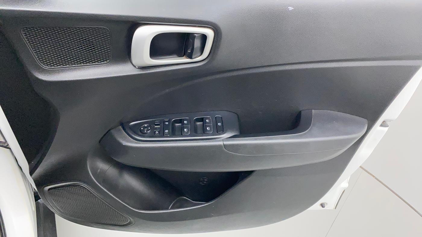 2019 Hyundai VENUE SX 1.4 CRDI, Diesel, Manual, 62,642 km, Driver Side Door Panels Control