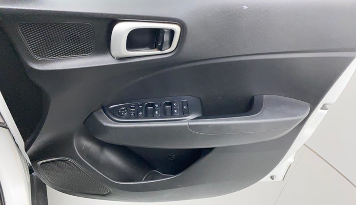 2019 Hyundai VENUE SX 1.4 CRDI, Diesel, Manual, 62,642 km, Driver Side Door Panels Control