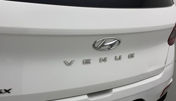 2019 Hyundai VENUE SX 1.4 CRDI, Diesel, Manual, 62,642 km, Dicky (Boot door) - Slightly dented