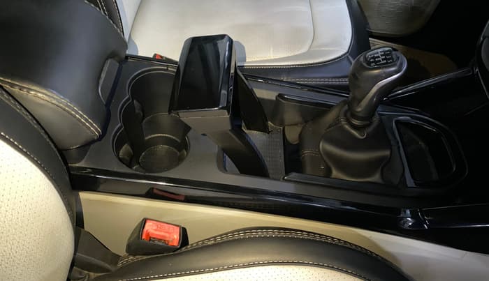 2022 Tata Safari XE, Diesel, Manual, 60,332 km, Gear Lever