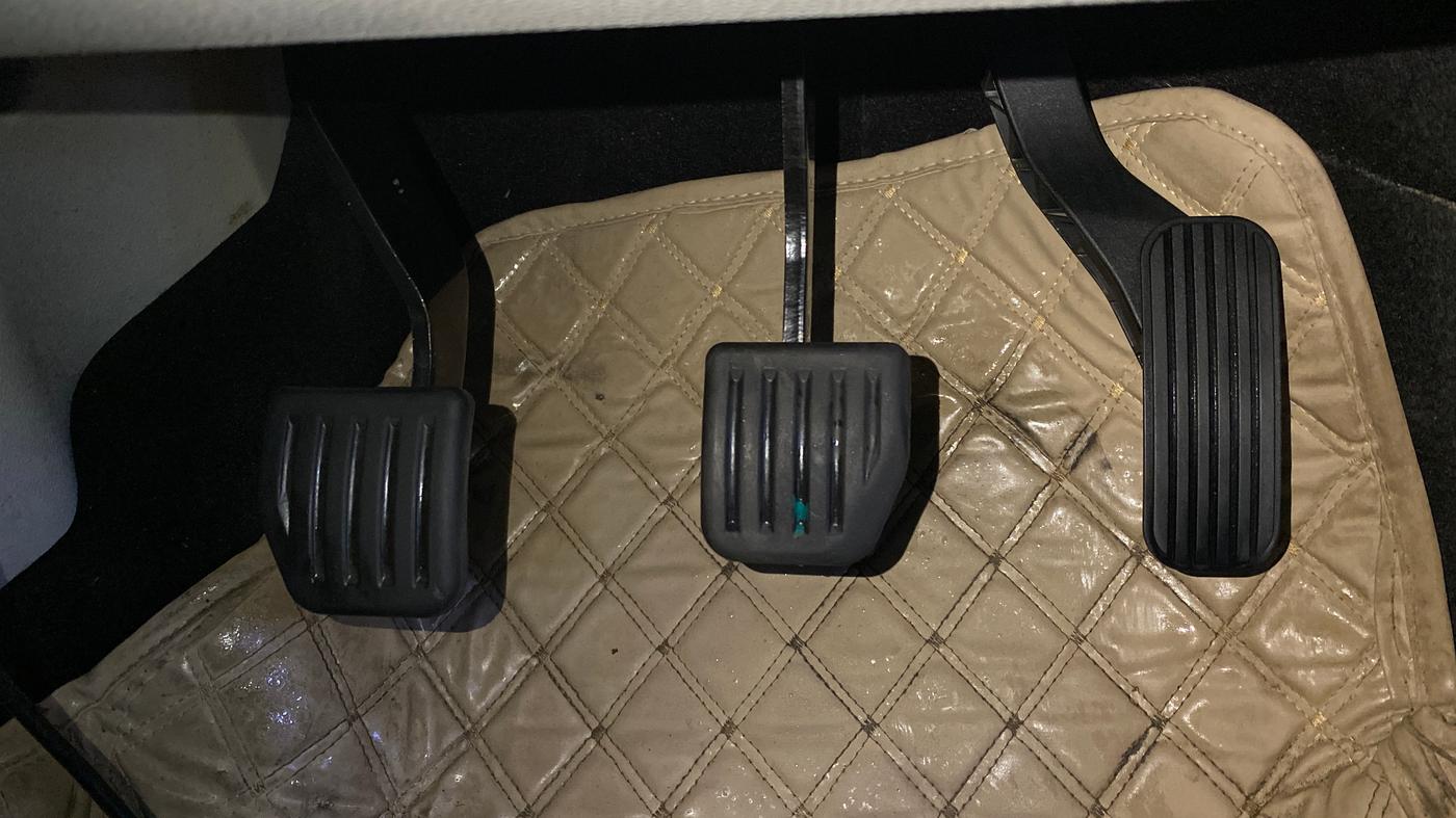 2022 Tata Safari XE, Diesel, Manual, 60,332 km, Pedals