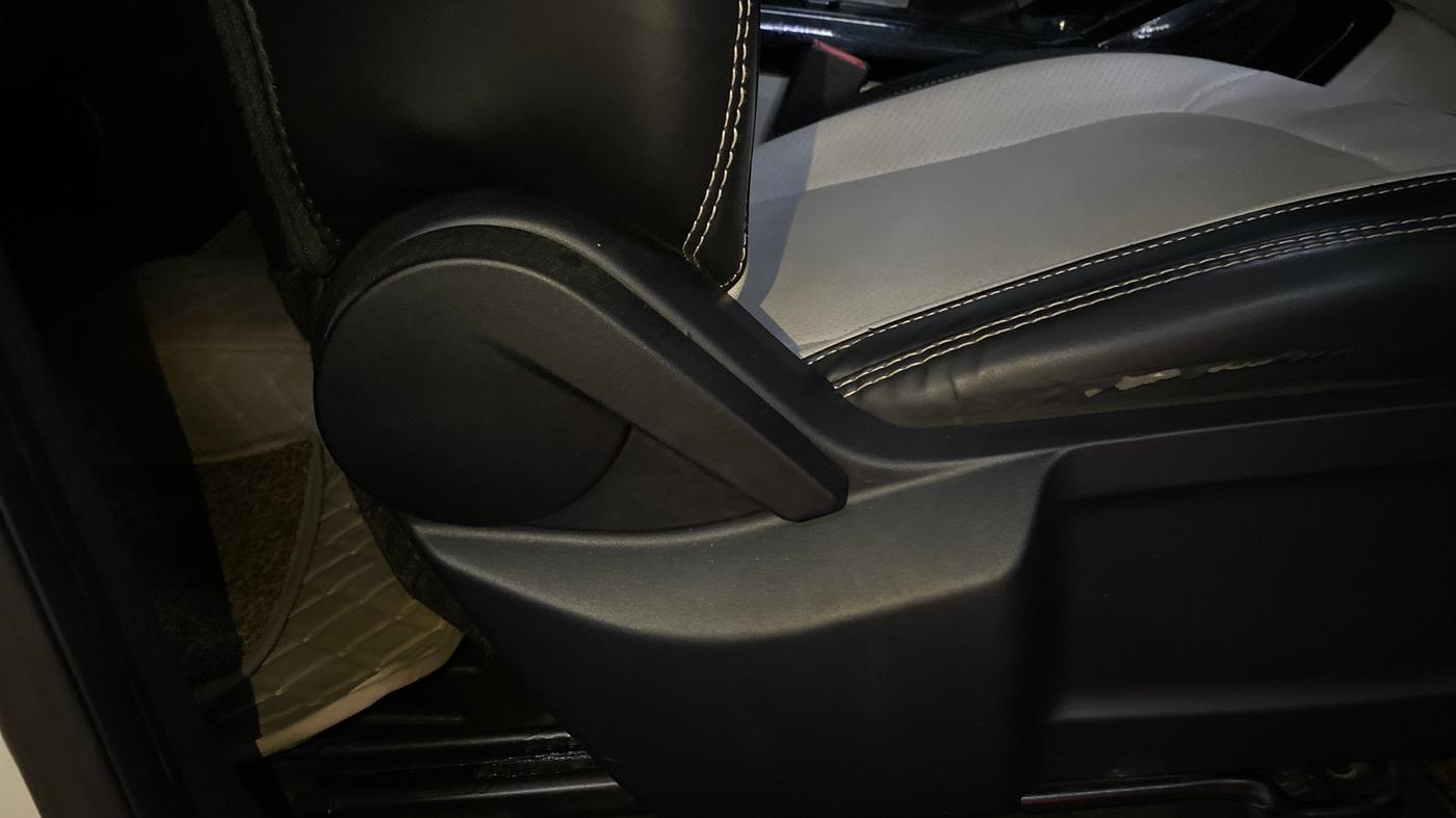 2022 Tata Safari XE, Diesel, Manual, 60,332 km, Driver Side Adjustment Panel