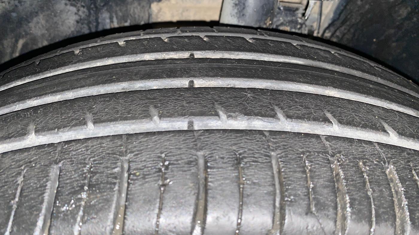 2022 Tata Safari XE, Diesel, Manual, 60,332 km, Left Front Tyre Tread