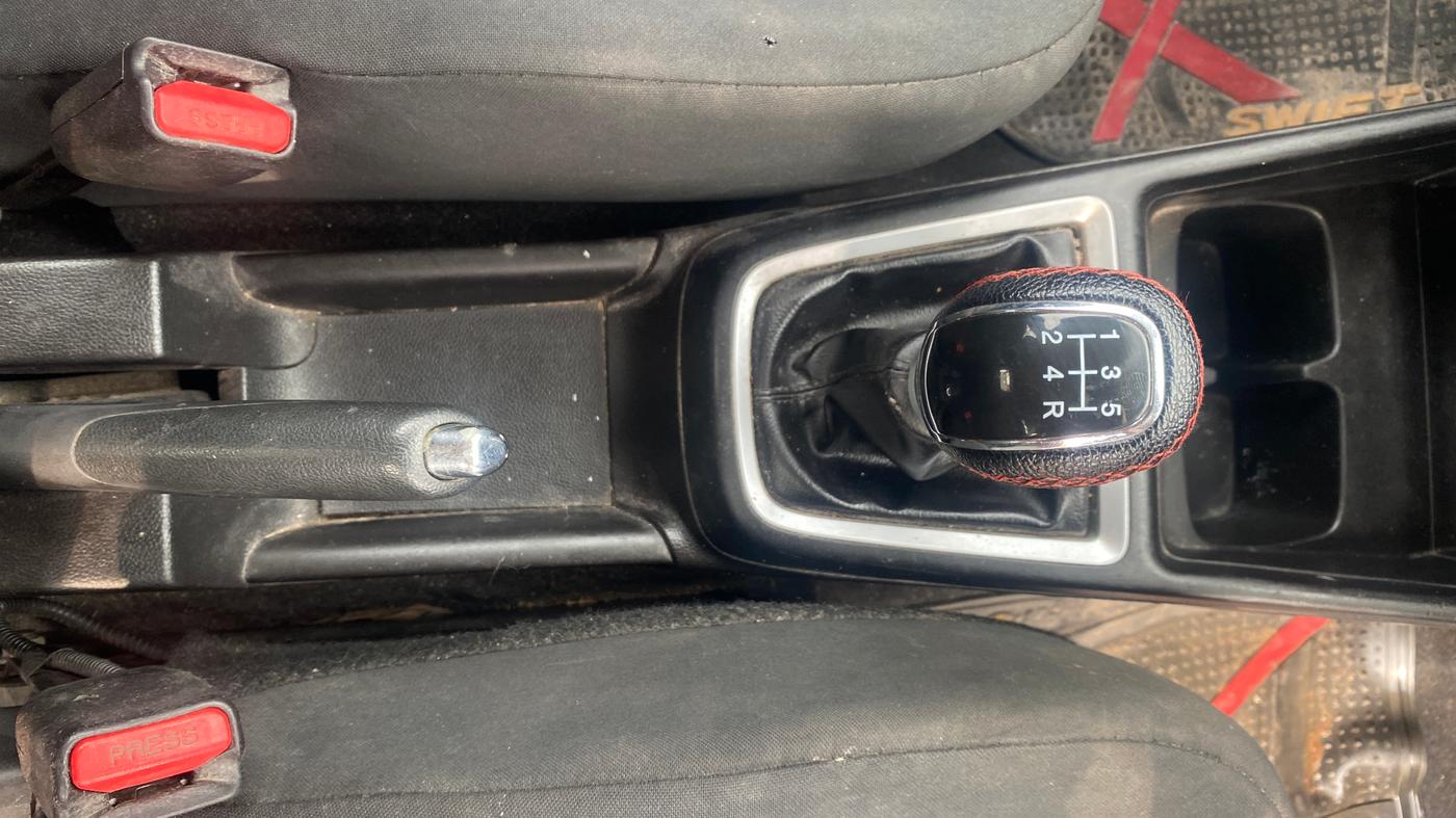 2018 Maruti Swift VXI, Petrol, Manual, 1,01,722 km, Gear Lever