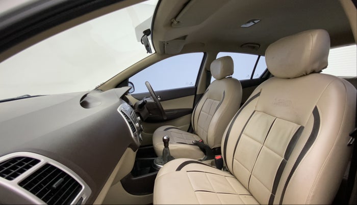 2010 Hyundai i20 SPORTZ 1.2, Petrol, Manual, 26,669 km, Right Side Front Door Cabin