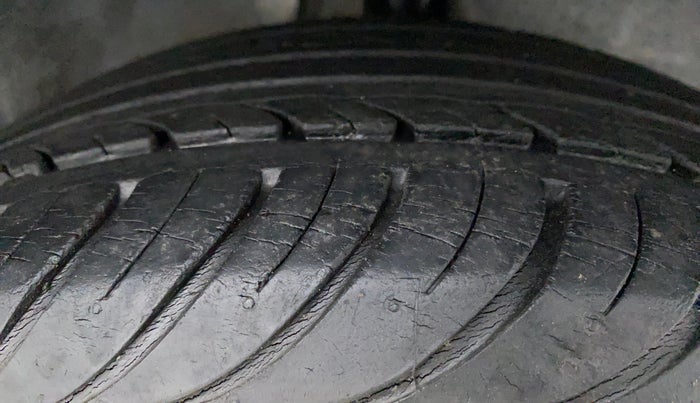 2010 Hyundai i20 SPORTZ 1.2, Petrol, Manual, 26,669 km, Right Front Tyre Tread