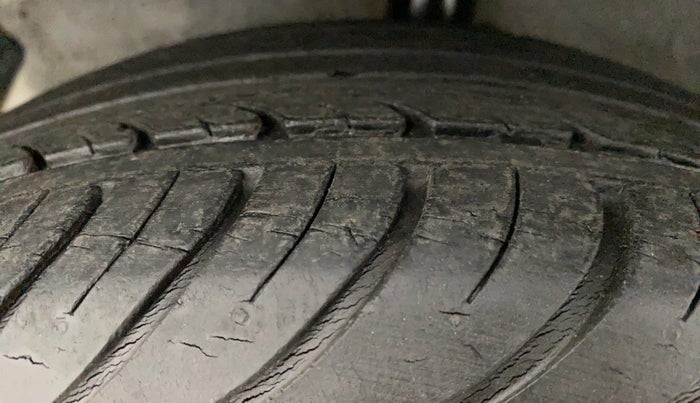 2010 Hyundai i20 SPORTZ 1.2, Petrol, Manual, 26,669 km, Left Front Tyre Tread