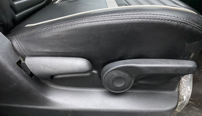 2020 Maruti Vitara Brezza ZXI PLUS AT SHVS, Petrol, Automatic, 46,773 km, Driver Side Adjustment Panel