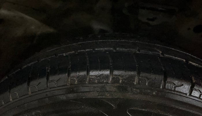 2015 Maruti Wagon R 1.0 LXI CNG, CNG, Manual, 89,114 km, Right Front Tyre Tread