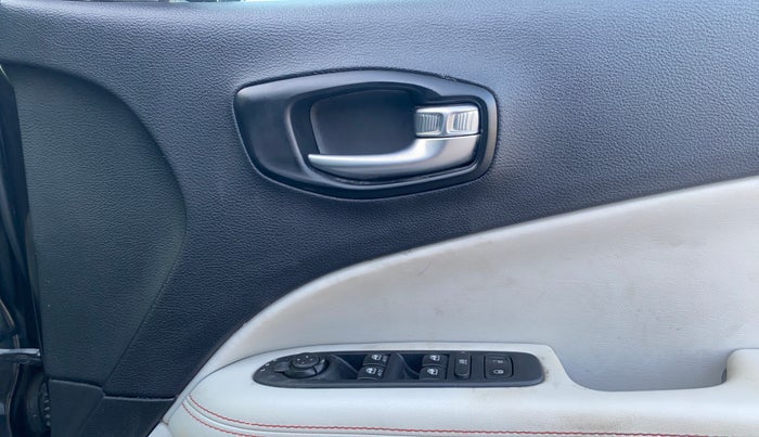 2017 Jeep Compass LIMITED 1.4 PETROL AT, Petrol, Automatic, 96,441 km, Driver Side Door Panels Control