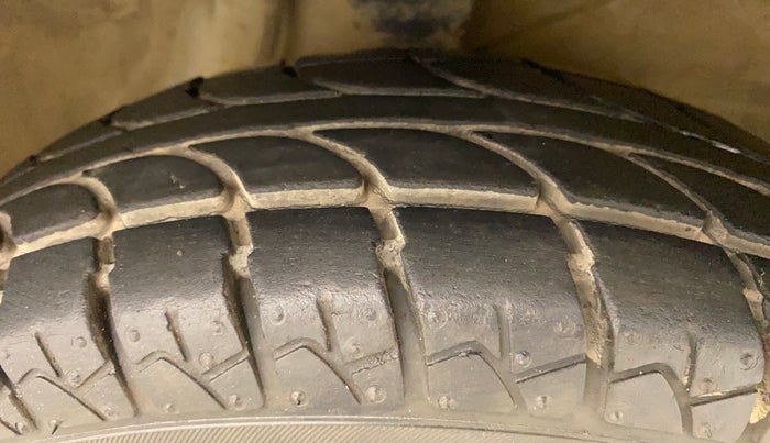 2011 Maruti Alto LXI, Petrol, Manual, 56,838 km, Right Front Tyre Tread