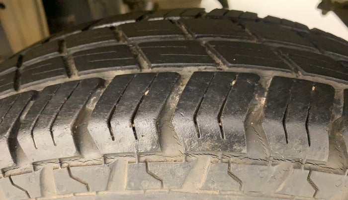 2011 Maruti Alto LXI, Petrol, Manual, 56,838 km, Left Rear Tyre Tread