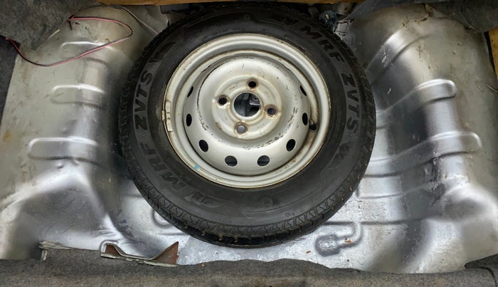2011 Maruti Alto LXI, Petrol, Manual, 56,838 km, Dicky (Boot door) - Tool missing