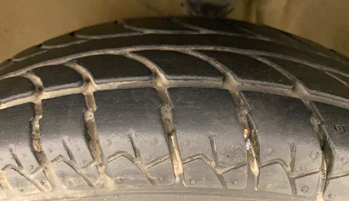 2011 Maruti Alto LXI, Petrol, Manual, 56,838 km, Left Front Tyre Tread