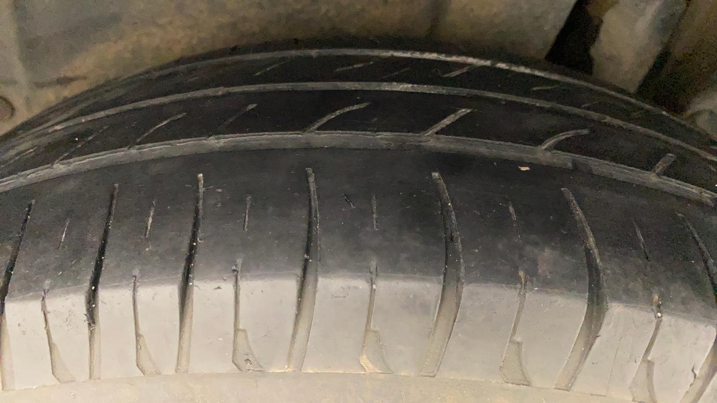 2012 Maruti Ertiga VDI, Diesel, Manual, 1,37,247 km, Left Rear Tyre Tread