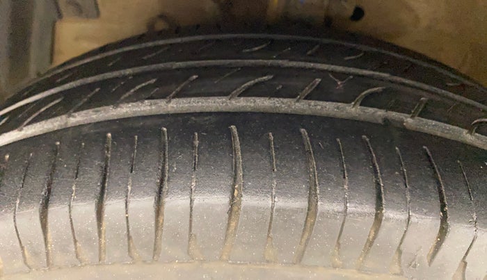 2012 Maruti Ertiga VDI, Diesel, Manual, 1,37,247 km, Left Front Tyre Tread