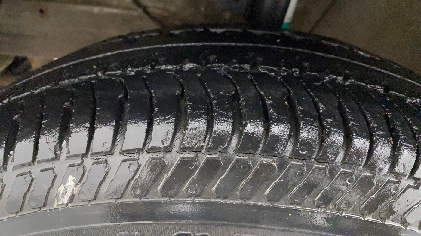2019 Maruti Dzire VXI, Petrol, Manual, 40,629 km, Left Front Tyre Tread