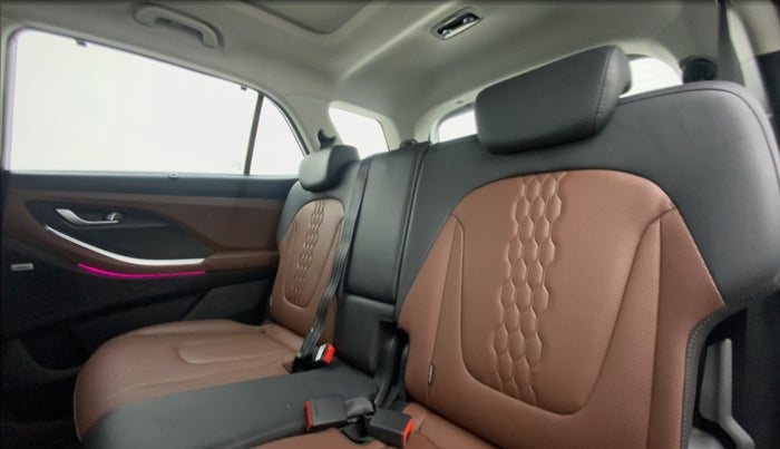 2022 Hyundai ALCAZAR PLATINUM 2.0 MT 7STR, Petrol, Manual, 11,516 km, Right Side Rear Door Cabin