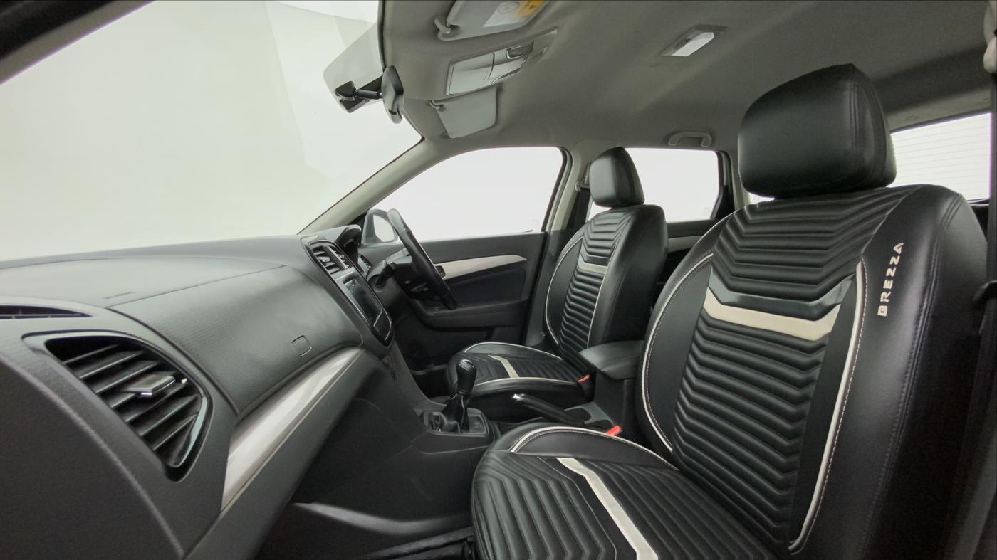 2017 Maruti Vitara Brezza ZDI PLUS, Diesel, Manual, 72,695 km, Right Side Front Door Cabin