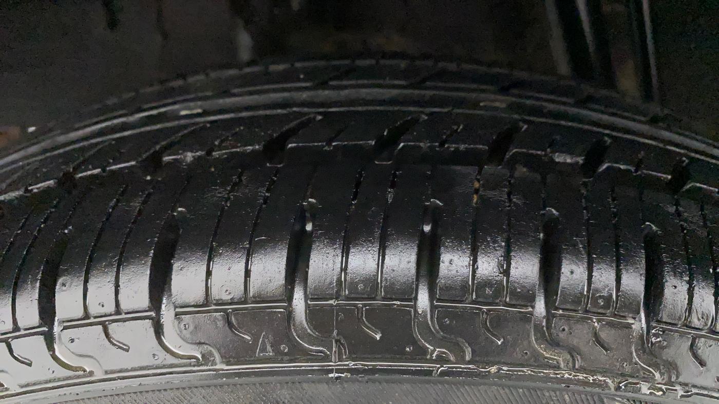 2019 Renault Kwid RXT 1.0 AMT (O), Petrol, Automatic, 41,979 km, Right Rear Tyre Tread