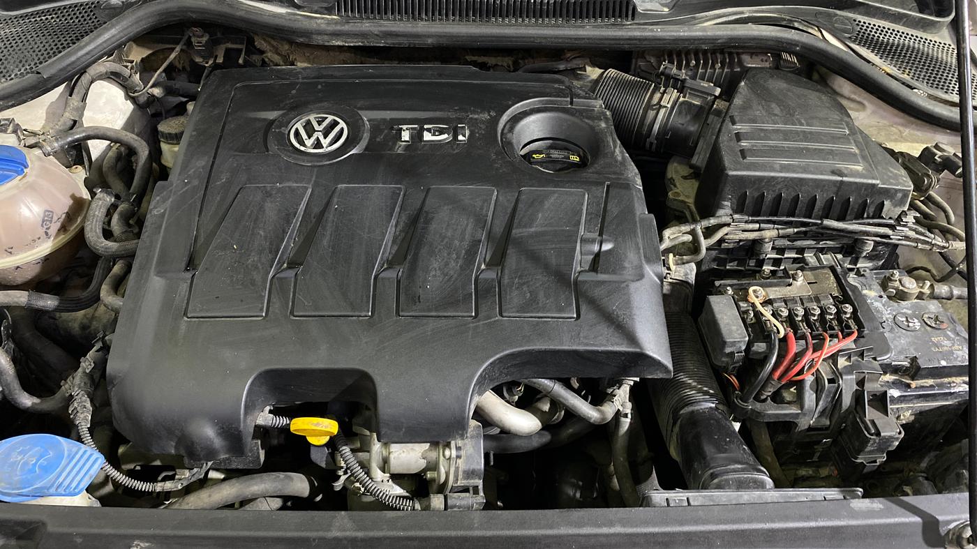 2015 Volkswagen Polo HIGHLINE1.5L, Diesel, Manual, 94,250 km, Engine View