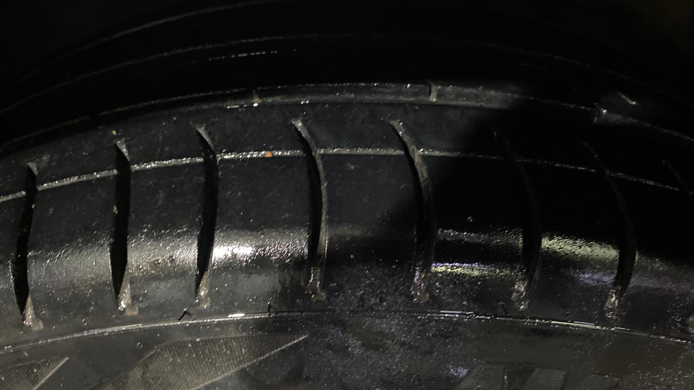 2015 Volkswagen Polo HIGHLINE1.5L, Diesel, Manual, 94,250 km, Left Front Tyre Tread