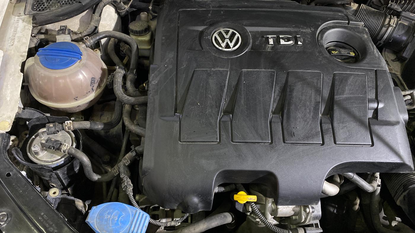 2015 Volkswagen Polo HIGHLINE1.5L, Diesel, Manual, 94,250 km, Engine View - Right