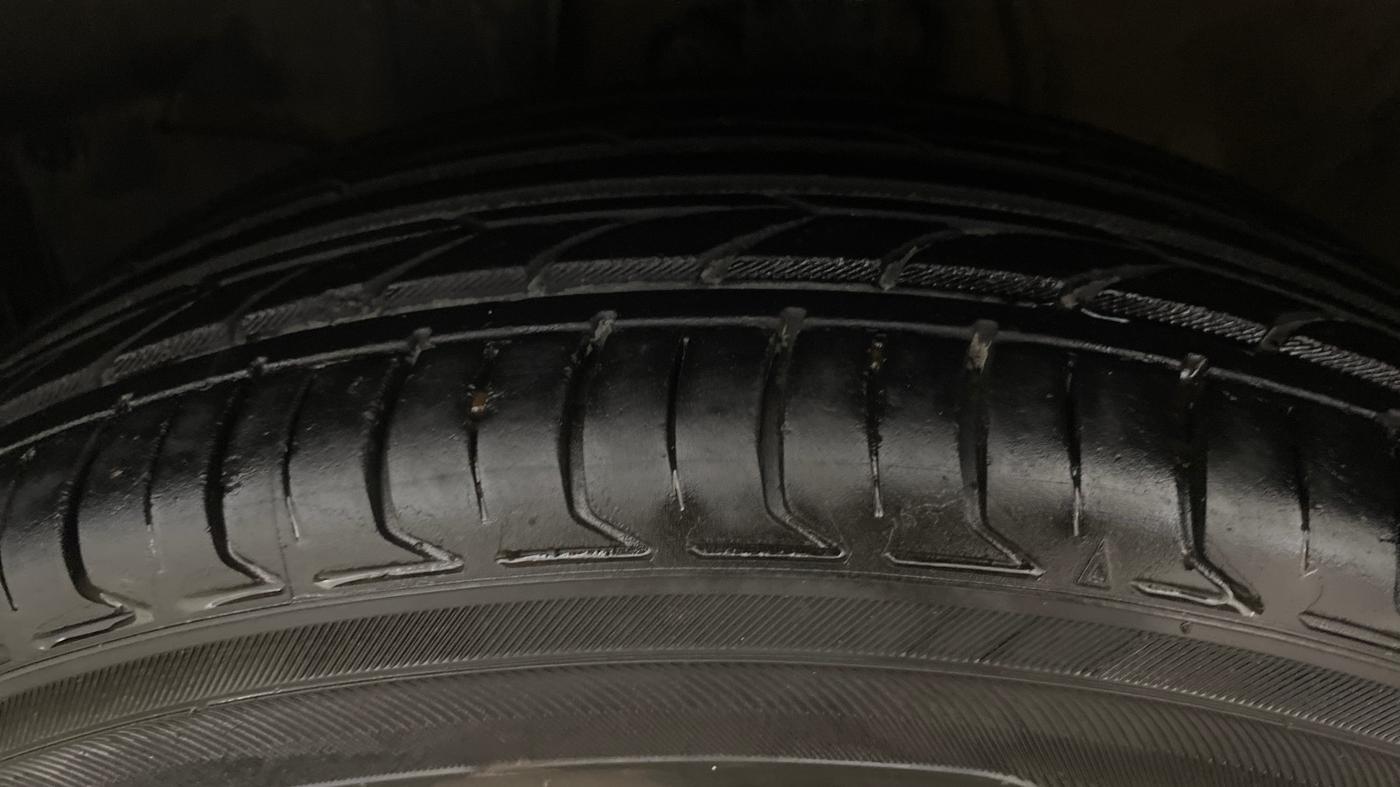2014 Honda City 1.5L I-VTEC SV CVT, Petrol, Automatic, 1,04,768 km, Left Front Tyre Tread