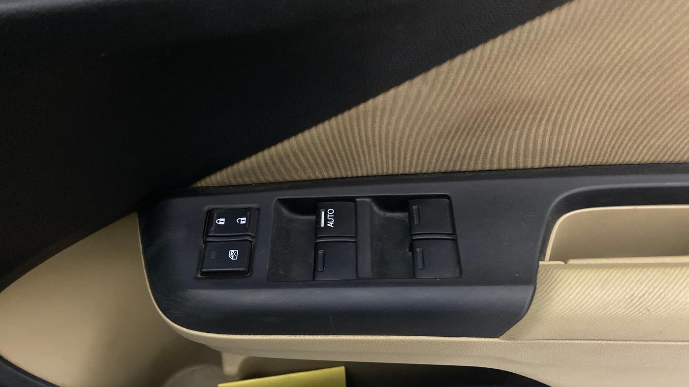 2014 Honda City 1.5L I-VTEC SV CVT, Petrol, Automatic, 1,04,768 km, Driver Side Door Panels Control