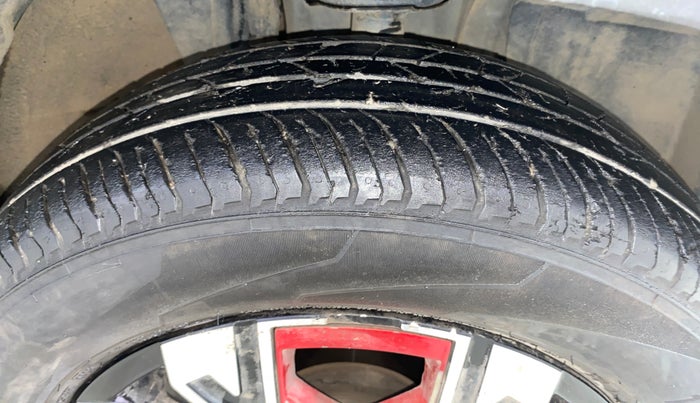 2023 Renault Kiger RXZ TURBO CVT, Petrol, Automatic, 33,436 km, Right Front Tyre Tread