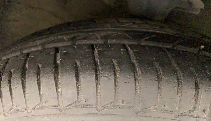 2011 Hyundai i10 MAGNA 1.2, Petrol, Manual, 32,645 km, Right Front Tyre Tread