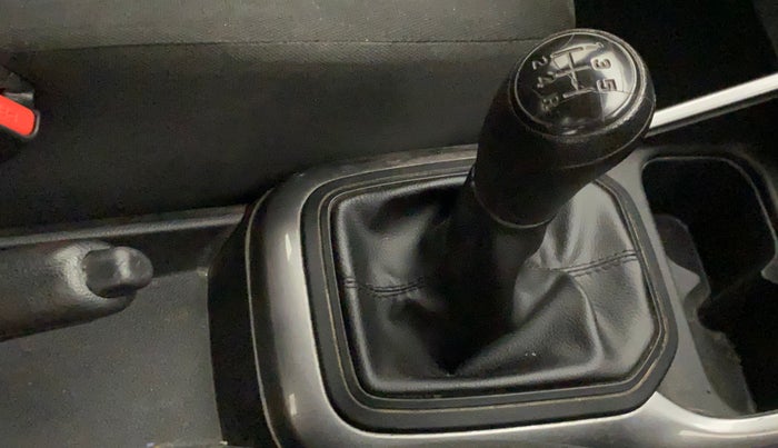 2020 Maruti IGNIS SIGMA 1.2, Petrol, Manual, 59,585 km, Gear lever - Knob has minor damage